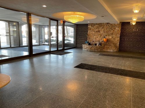 6800 California Ave, Chicago, IL 60645-4546