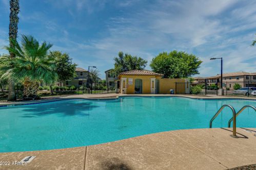 2571 73 Dr, Phoenix AZ 85043-7238 exterior