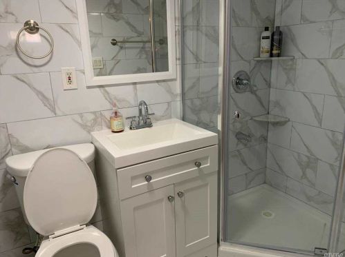 20 Gates Ave, Valley Stream NY 11580-3205 exterior