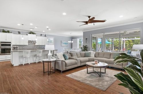 8510 Karina Ct, Naples FL 34114-2752 exterior