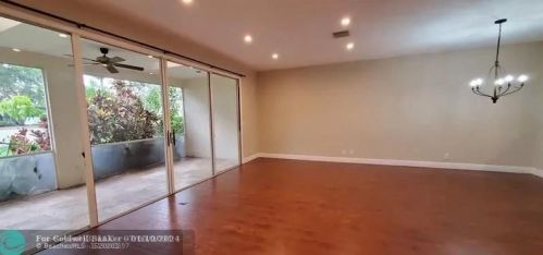 6823 Via Regina, Boca Raton FL 33433-3956 exterior