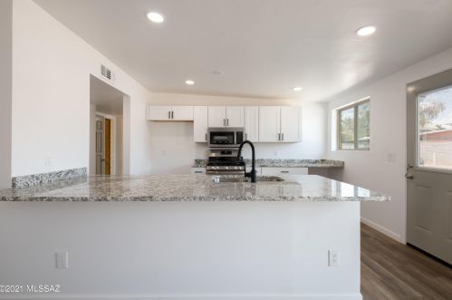 5749 Irving Ave, Tucson AZ  85706-4825 exterior