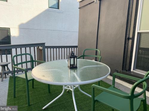 405 Fairmount Ave, Philadelphia PA 19123-2809 exterior