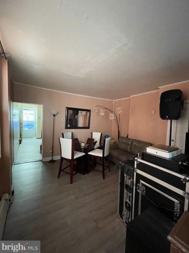 26 Mott St, Trenton, NJ 08611-1525