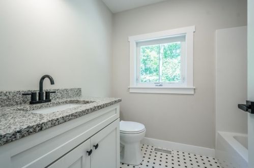 62 Dudley Rd, Sutton MA 01590-3037 exterior