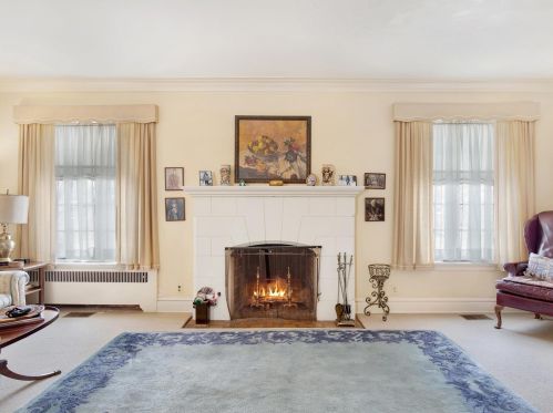 7442 Cromwell Dr, Saint Louis MO 63105-2919 exterior