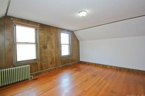 111 Spg St, Windsor Locks CT 06096-2208 exterior