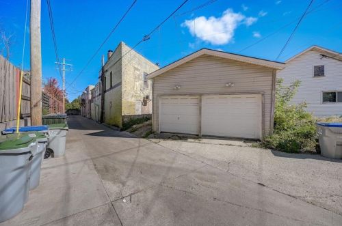 2337 Kinnickinnic Ave, Milwaukee WI  53207-1625 exterior