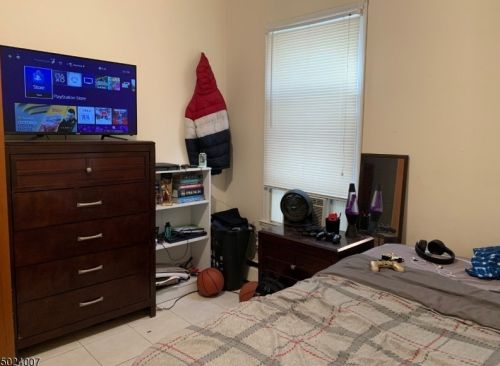 27 Kling St, Town Center NJ 07052-5510 exterior