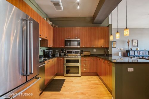 1225 Morse Ave, Chicago, IL 60626-3517