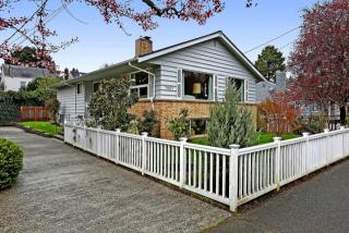 7507 17th Ave, Seattle WA  98117-5424 exterior