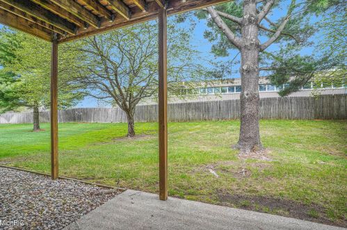 2713 Stonebluff Dr, Wyoming MI  exterior