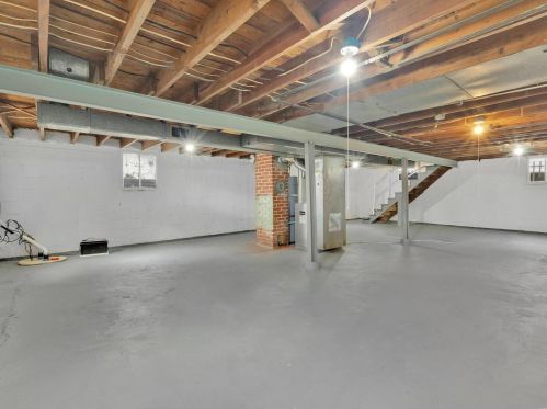 1701 Korando Ave, Saint Louis MO 63114-2425 exterior