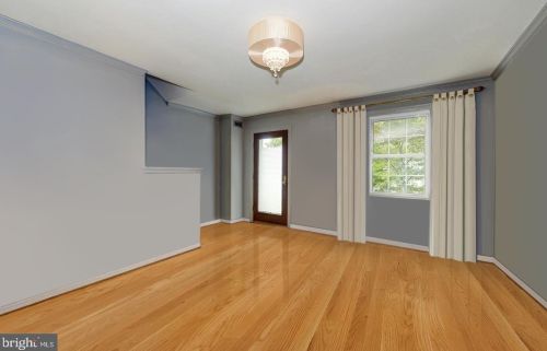 1130 Colonial Ave, Alexandria VA  22314-1325 exterior