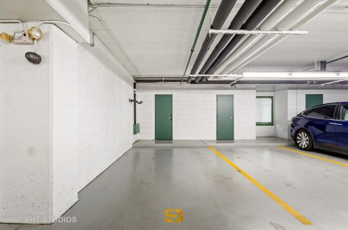 5225 Riversedge Ter, Chicago IL  60630-1799 exterior