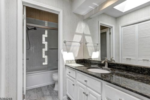 4 Victory Ct, Dover NJ 07801-5563 exterior