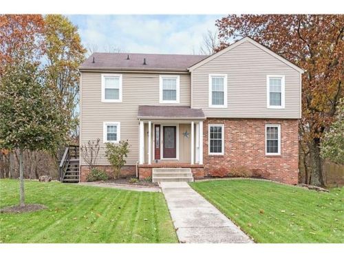 208 Parliament Dr, Moon Twp, PA 15108-3247