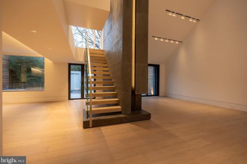 110 Delancey St, Philadelphia PA 19103-6409 exterior