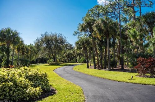 385 7 St, Naples FL 34117-2138 exterior