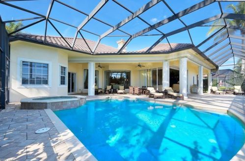 7829 Classics Dr, Naples FL 34113-3044 exterior