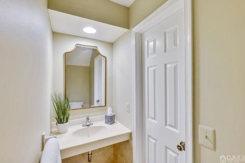 3003 Stonehedge Rd, Edison NJ 08820-4232 exterior