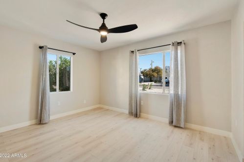 7008 11th Way, Phoenix AZ  85020-5313 exterior