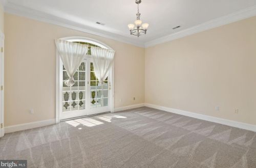 12705 Greenbriar Rd, Rockville MD 20854-6324 exterior