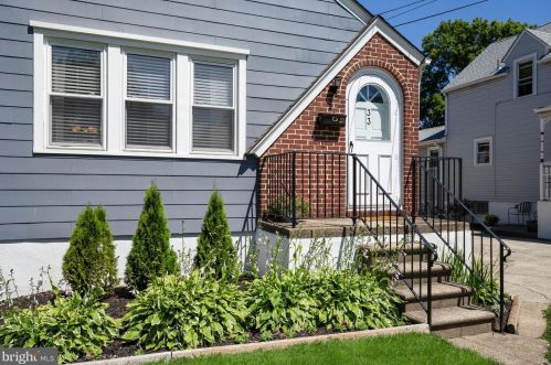 33 Holly Ave, Camden, NJ 08107-1022