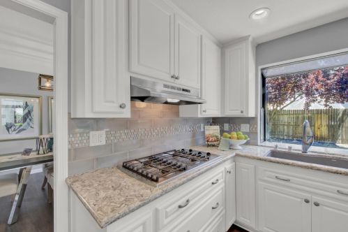 120 Hazelmere Dr, Folsom CA 95630-5522 exterior