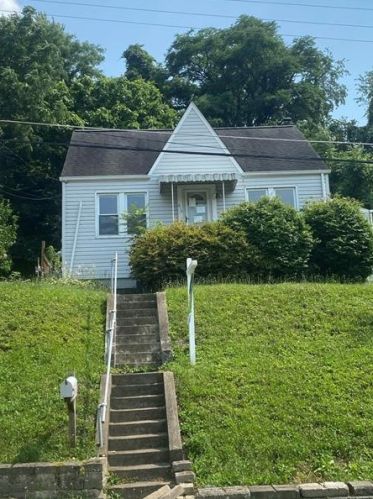 612 Hazel St, Pittsburgh PA  15122-2012 exterior