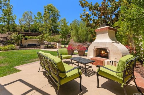 10723 Plumas Way, Tustin CA  92782-4305 exterior