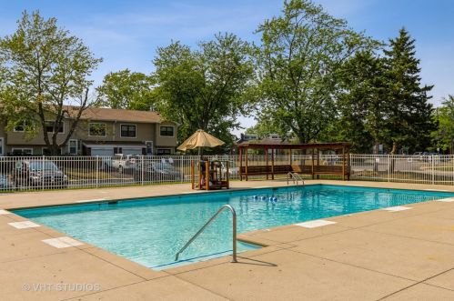 4216 Brentwood Ln, Waukegan IL 60087-1819 exterior