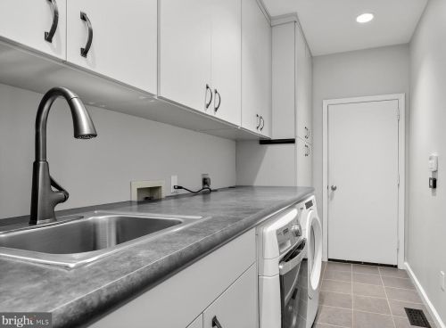 11820 Beekman Pl, Rockville MD 20854-2177 exterior