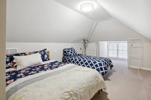 1967 Miles Ln, Atlanta GA 30329-3359 exterior