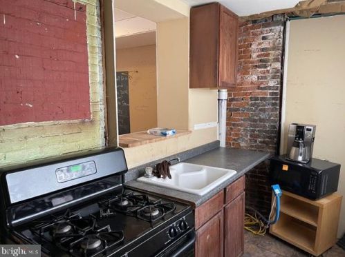 517 Dudley St, Philadelphia PA 19148-2519 exterior