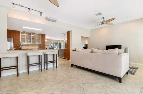 1410 Curlew Ave, Naples FL 34102-3405 exterior