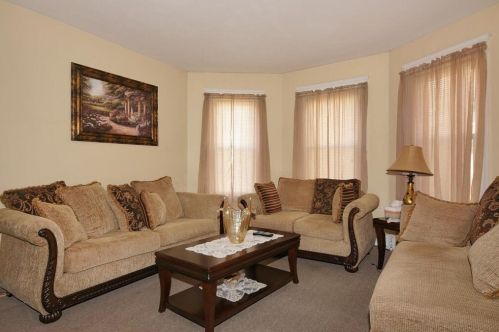 10 Bedford Ave, Worcester MA 01604-4739 exterior