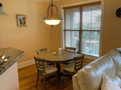 6436 Chariot St, Atlanta GA 30328-4298 exterior