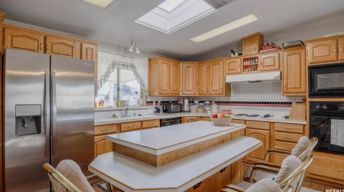 178 Alta Vw Way, Sandy UT 84070-3258 exterior