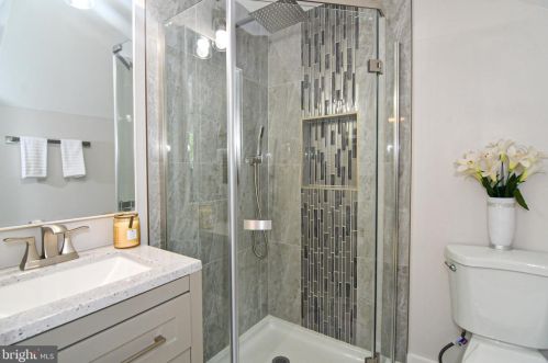 2911 17th St, Washington DC  20018-1825 exterior