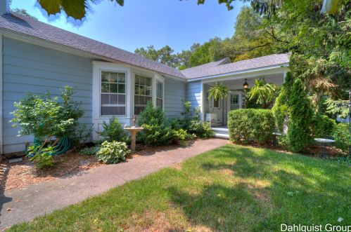 806 Moulton Ave, Meskegon MI 49445-2921 exterior