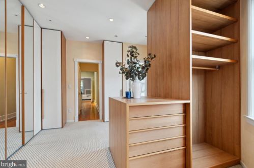 2010 Hillyer Pl, Washington DC 20009-1006 exterior