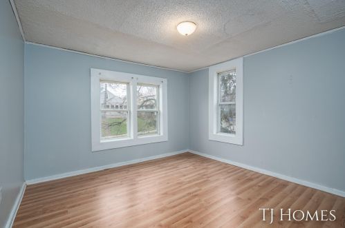 100 Leonard St, Grand Rapids MI 49503-1232 exterior