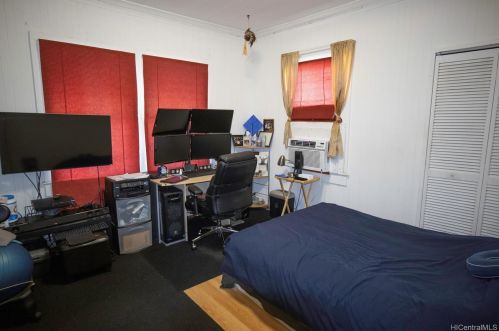 1347 Palolo Ave, Honolulu HI 96816-2528 exterior