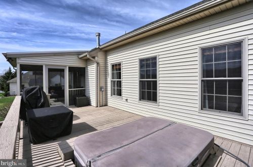 1110 Cord Dr, Hummelstown PA 17036-6815 exterior