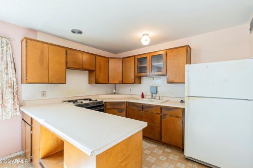 1221 Cinnabar Ave, Phoenix AZ 85020-1816 exterior