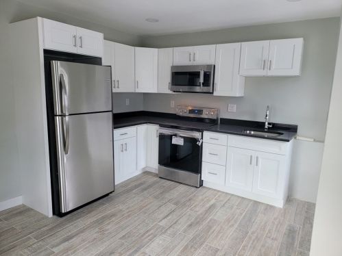 30 Clement Ave, Peabody MA 01960-6107 exterior