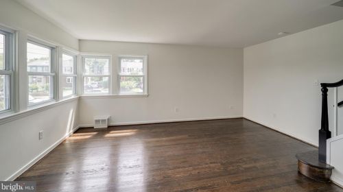 6928 Westhampton Dr, Alexandria VA 22307-1528 exterior