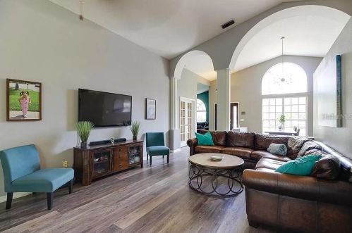 11934 Derbyshire Dr, Tampa FL  33626-2645 exterior