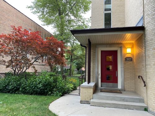 2627 Estes Ave, Chicago, IL 60645-3205